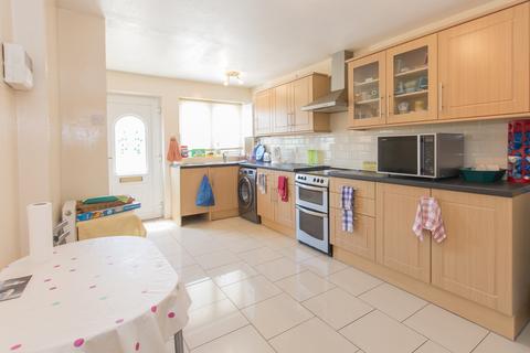 3 bedroom end of terrace house for sale, Neave Crescent, Romford RM3