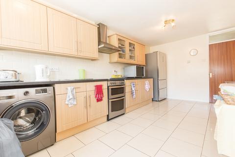 3 bedroom end of terrace house for sale, Neave Crescent, Romford RM3