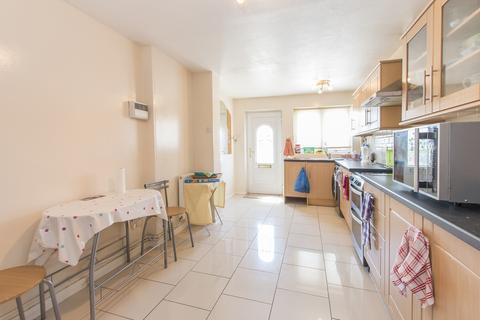 3 bedroom end of terrace house for sale, Neave Crescent, Romford RM3
