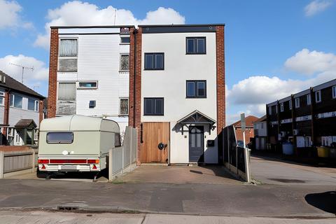 3 bedroom semi-detached house for sale, Wallace Close, Hockley SS5