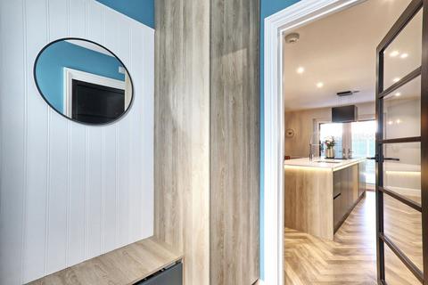 3 bedroom semi-detached house for sale, Wallace Close, Hockley SS5