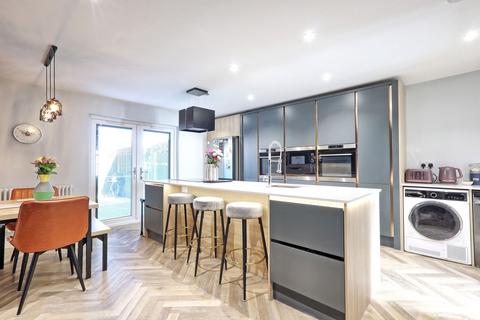3 bedroom semi-detached house for sale, Wallace Close, Hockley SS5