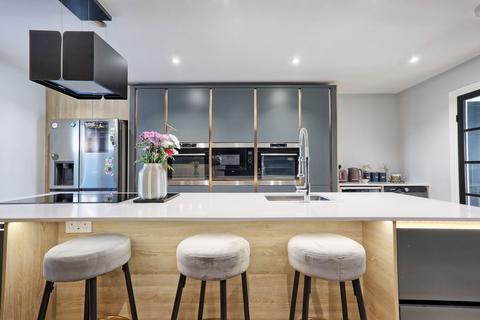 3 bedroom semi-detached house for sale, Wallace Close, Hockley SS5