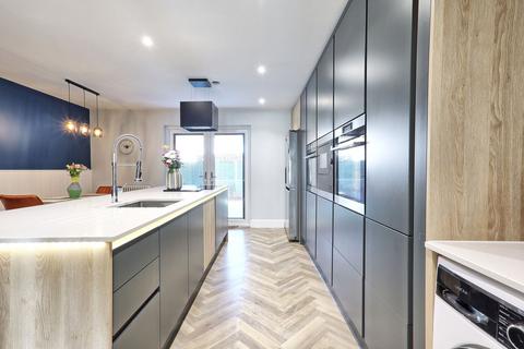 3 bedroom semi-detached house for sale, Wallace Close, Hockley SS5
