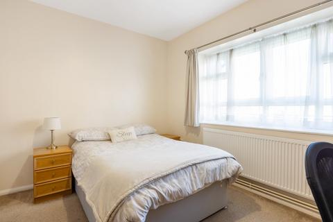 2 bedroom flat for sale, Jay House, Horne Way, London, SW15