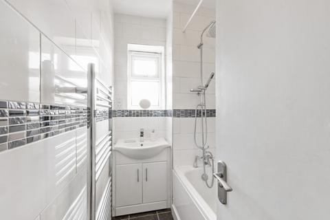 2 bedroom flat for sale, Jay House, Horne Way, London, SW15