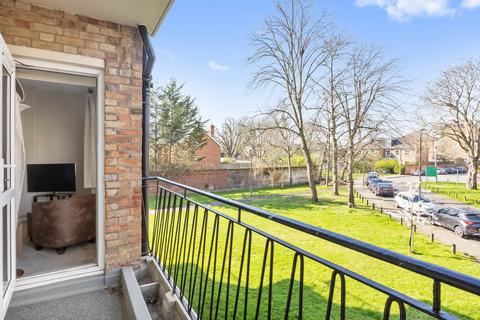 2 bedroom flat for sale, Jay House, Horne Way, London, SW15