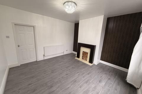 3 bedroom house to rent, Whitehead Crescent, Radcliffe M26
