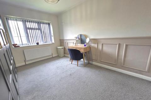 3 bedroom maisonette for sale, Mitchell Road, Warwickshire CV12
