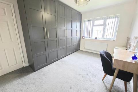 3 bedroom maisonette for sale, Mitchell Road, Warwickshire CV12