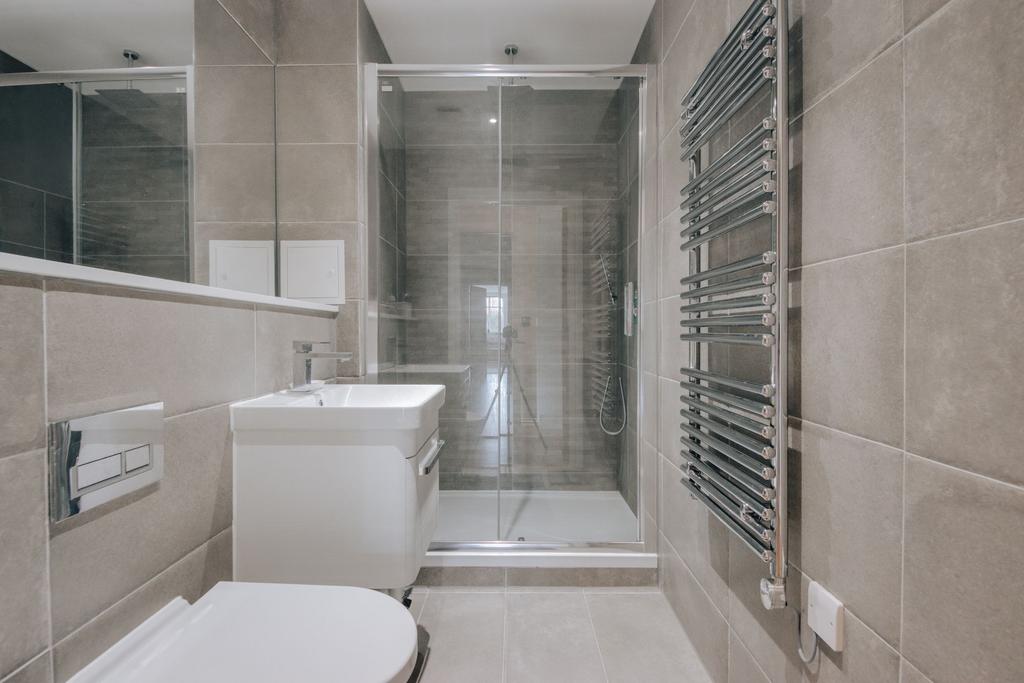 En-suite bathroom