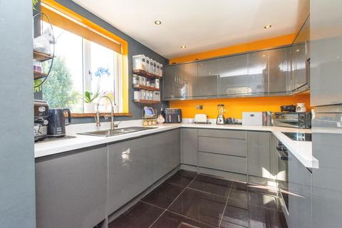 3 bedroom end of terrace house for sale, Newstead Avenue, Pontefract WF9