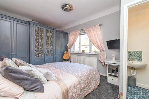 3 bedroom end of terrace house for sale, Newstead Avenue, Pontefract WF9