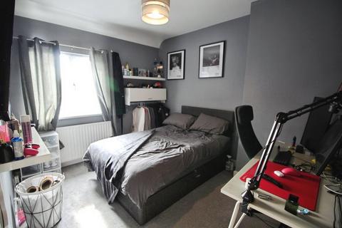 3 bedroom end of terrace house for sale, Newstead Avenue, Pontefract WF9