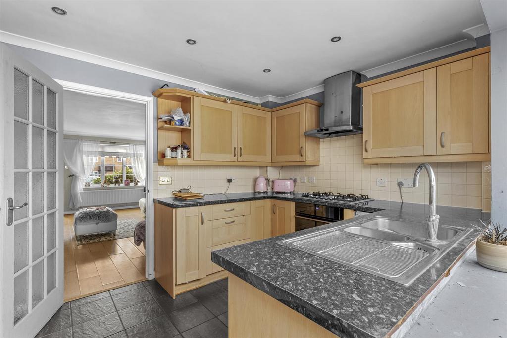 42 Lansdowne Way, HP11 1 TN-8.jpg