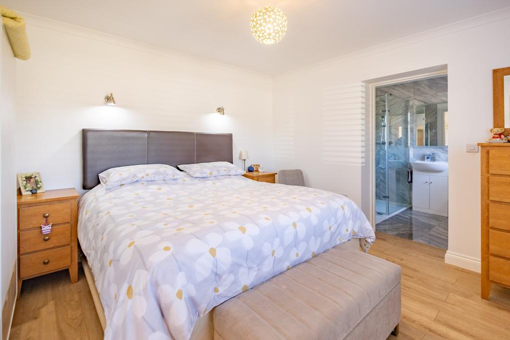 Ground Floor Double Bedroom 1