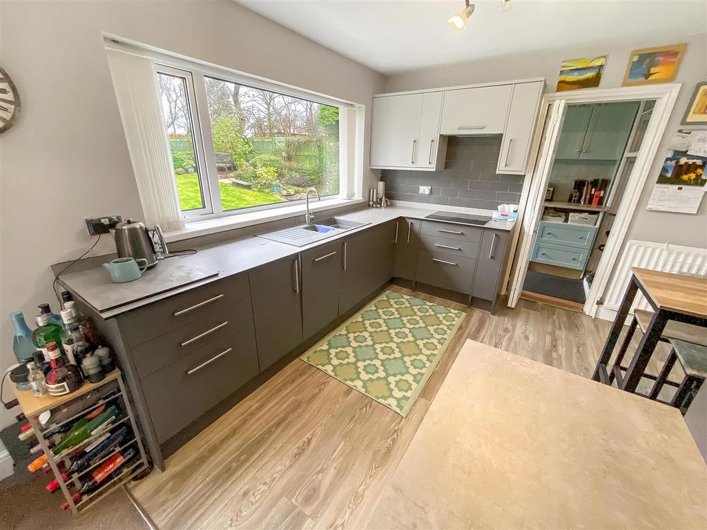 Kitchen (2).jpg