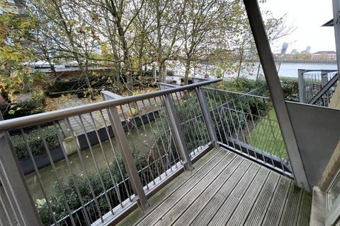 1 bedroom flat for sale, Hutchings Street, LONDON