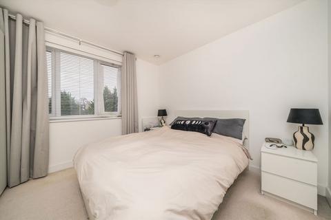 2 bedroom flat to rent, Hythe Road, Surbiton KT6