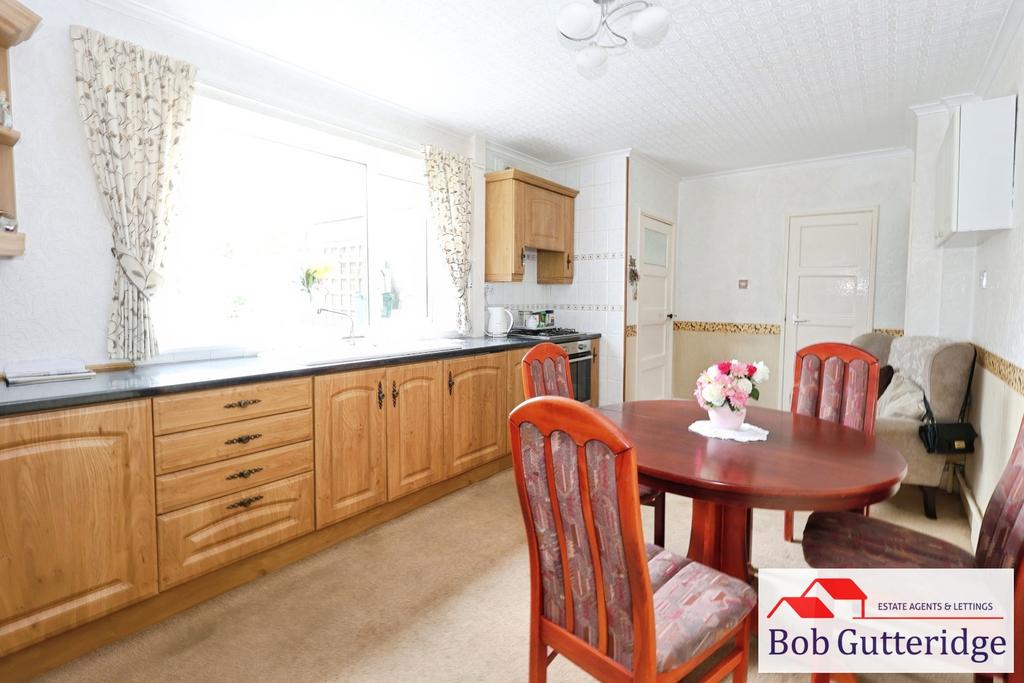 Fitted kitchen / diner