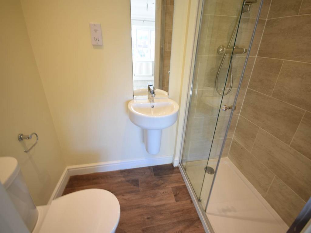 Ensuite shower room