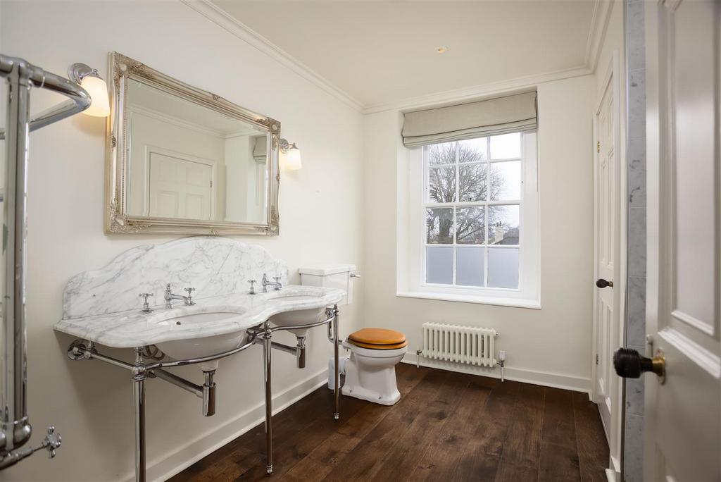 Ensuite