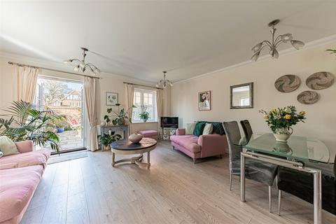 4 bedroom semi-detached house for sale, College Gardens, Westgate-On-Sea