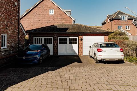 4 bedroom semi-detached house for sale, College Gardens, Westgate-On-Sea