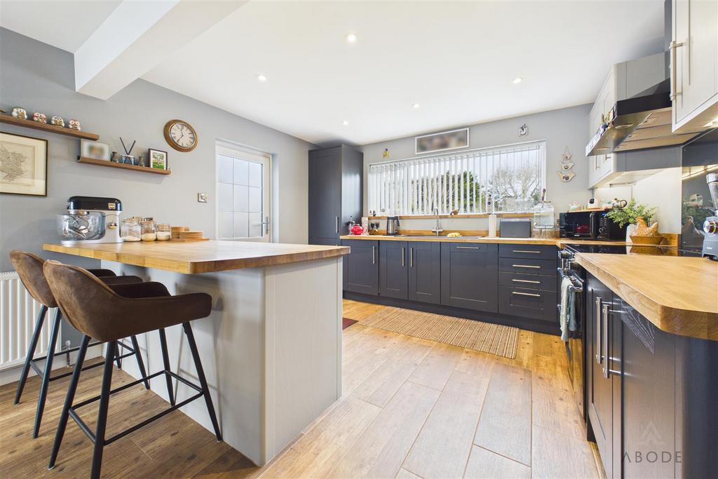 CAM03473 G0-PR0606-STILL025.jpg