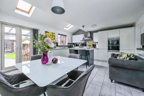 4 bedroom detached house for sale, Albert Close, Hucknall, Nottingham, Nottinghamshire, NG15