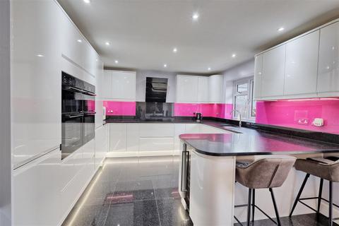 undefined, Colliers End SG11