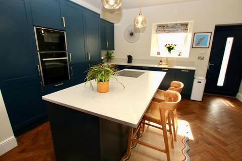 3 bedroom apartment for sale, Dodworth Road, Barnsley, S70 6HL