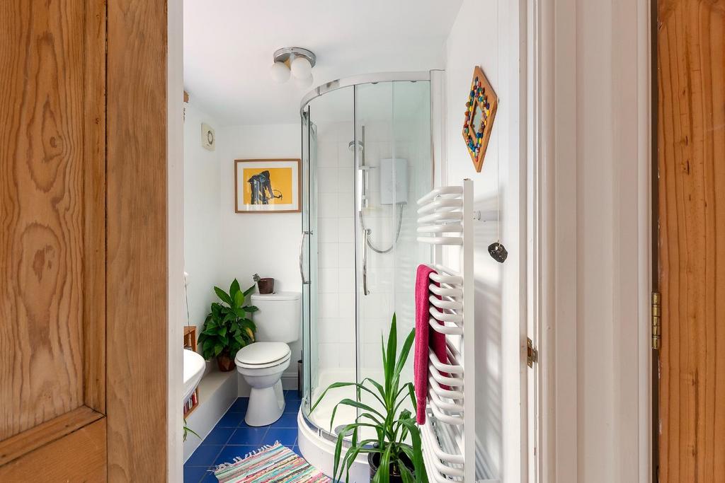 0 B8 REN - Ensuite B.jpg