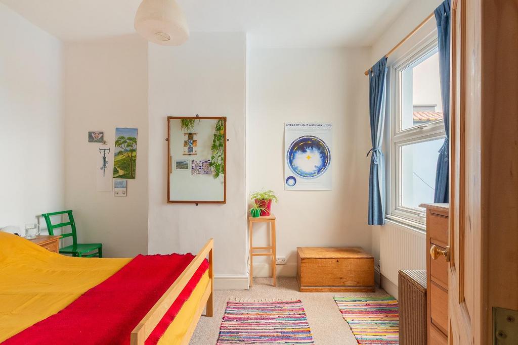 0 B8 REN - Bedroom H.jpg