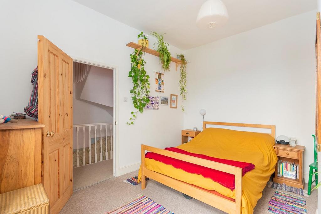 0 B8 REN - Bedroom F.jpg