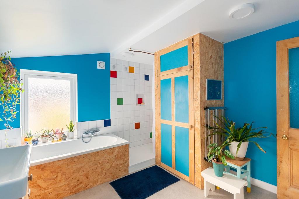 0 B8 REN - Bathroom B.jpg