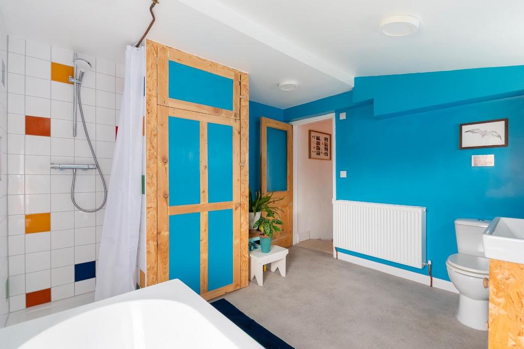 0 B8 REN - Bathroom A.jpg