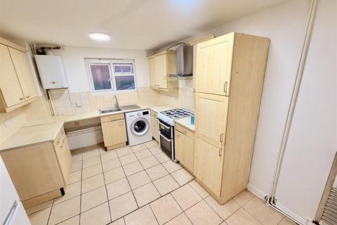 3 bedroom terraced house to rent, Zulu Road, Nottingham NG7