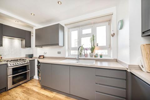 2 bedroom flat for sale, Deepdene Gardens, London SW2