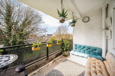 2 bedroom flat for sale, Deepdene Gardens, London SW2