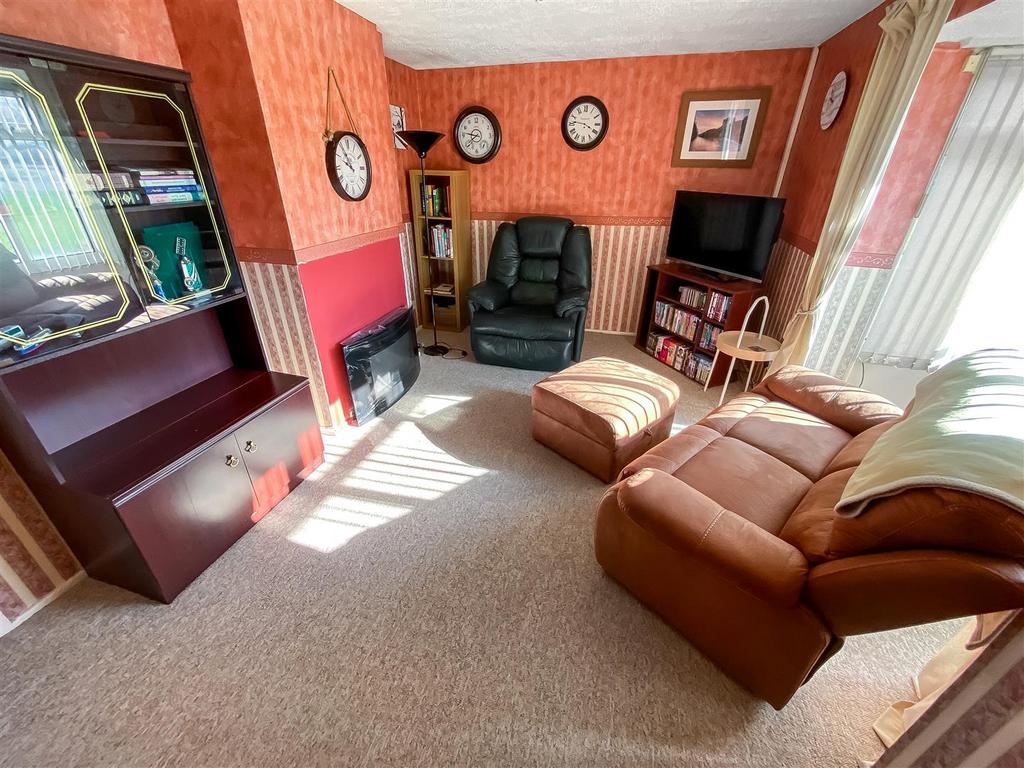 Living Room (2).jpg