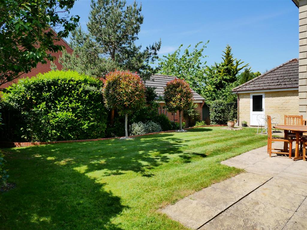 Rear enclosed garden