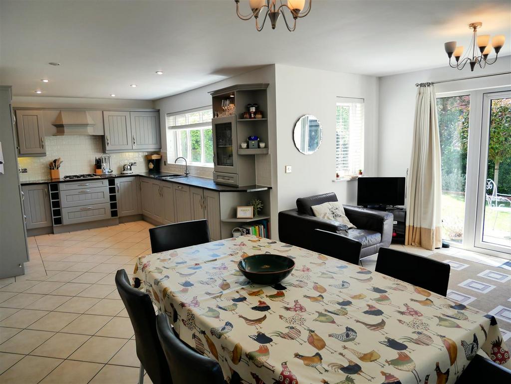 Living dining area