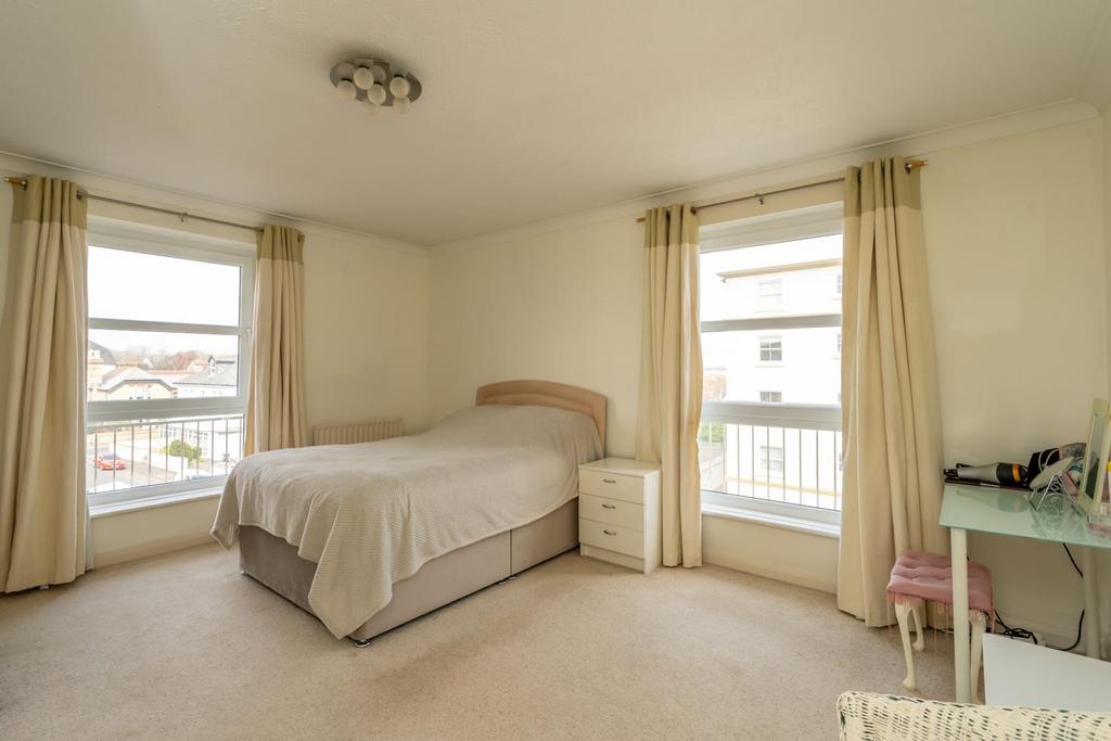 Bedroom 1.jpg