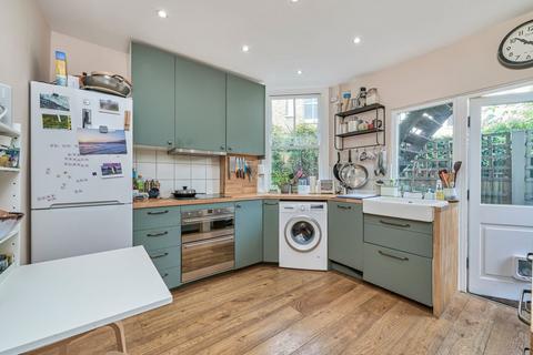 2 bedroom flat for sale, Robertson Street, London, SW8