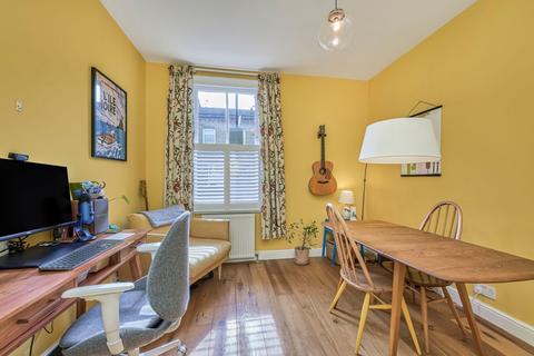 2 bedroom flat for sale, Robertson Street, London, SW8