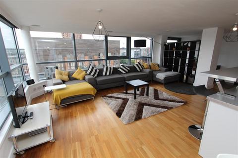 2 bedroom flat to rent, Blue, Little Neville Street