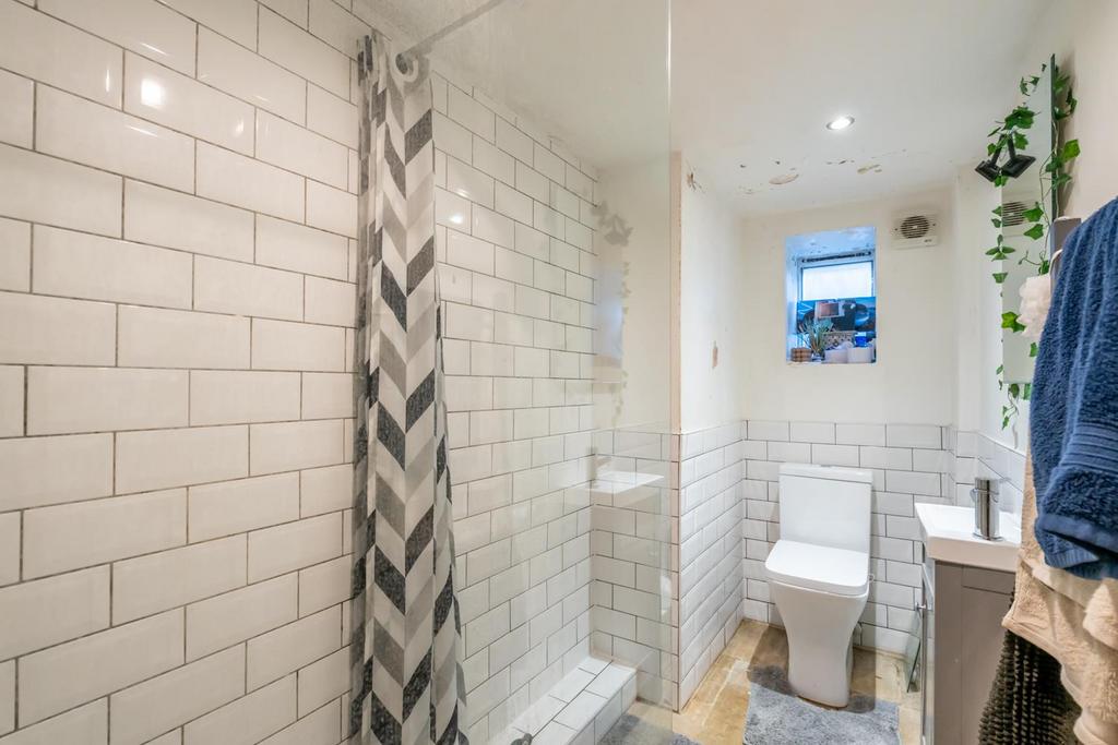 Shower Room.jpg