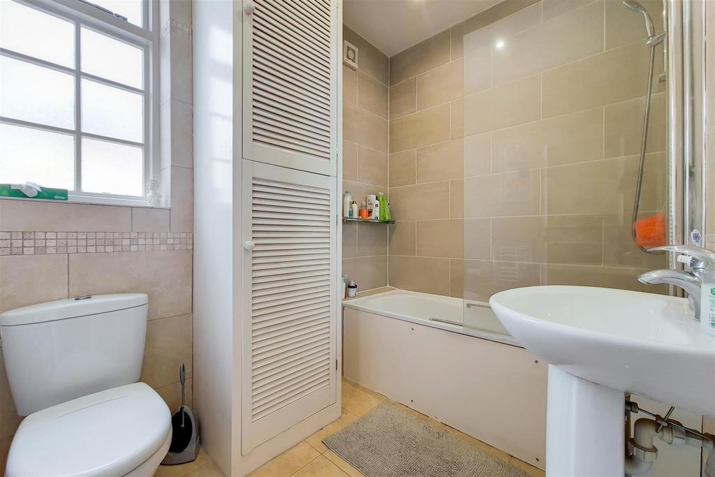 7 Bathroom-0.jpg