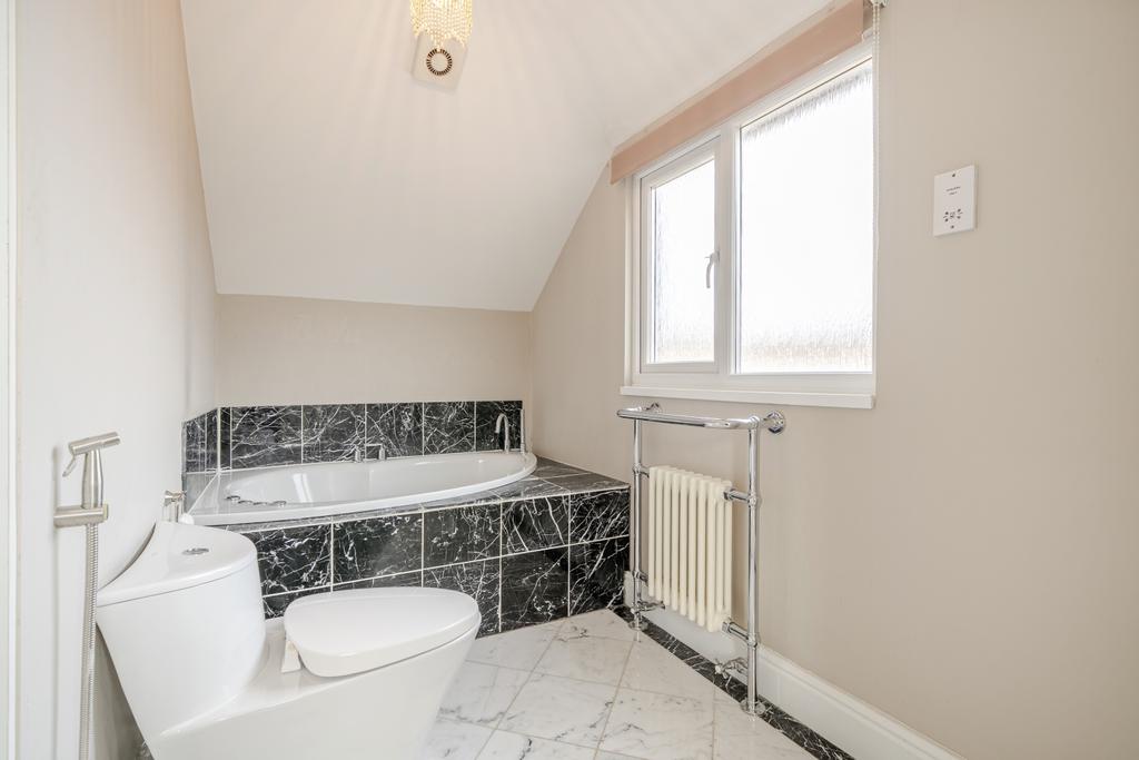 Master en-suite 2